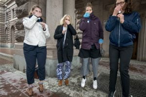 Minister Lena Hallengren och tre till hoppar för astma