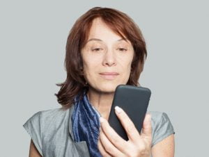 Kvinna med mobil