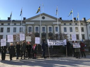 Demonstration utanför landstingshuset i Stockholm