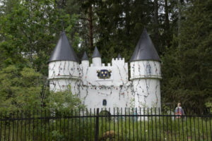 Slott i skogen från Sagostigen, Malmköping
