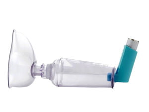 Astmainhalator med spacer och andningsmask